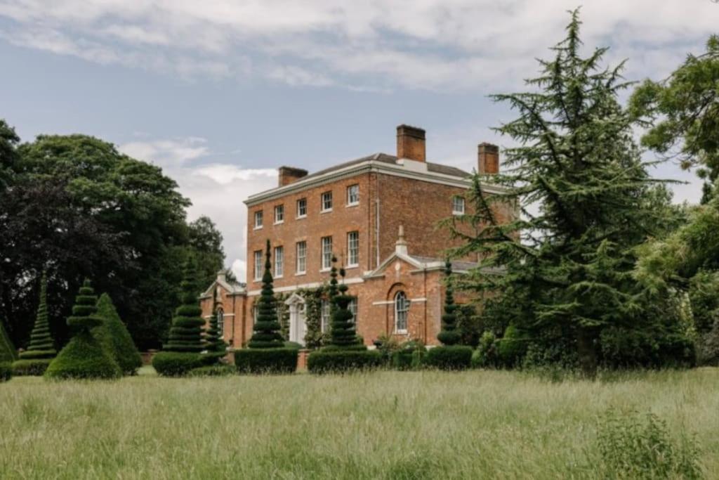 Cressy Hall - Historic Grade II Listed Manor, Gorgeous Topiary Garden Gosberton Exterior photo