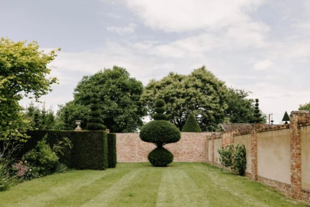 Cressy Hall - Historic Grade II Listed Manor, Gorgeous Topiary Garden Gosberton Exterior photo